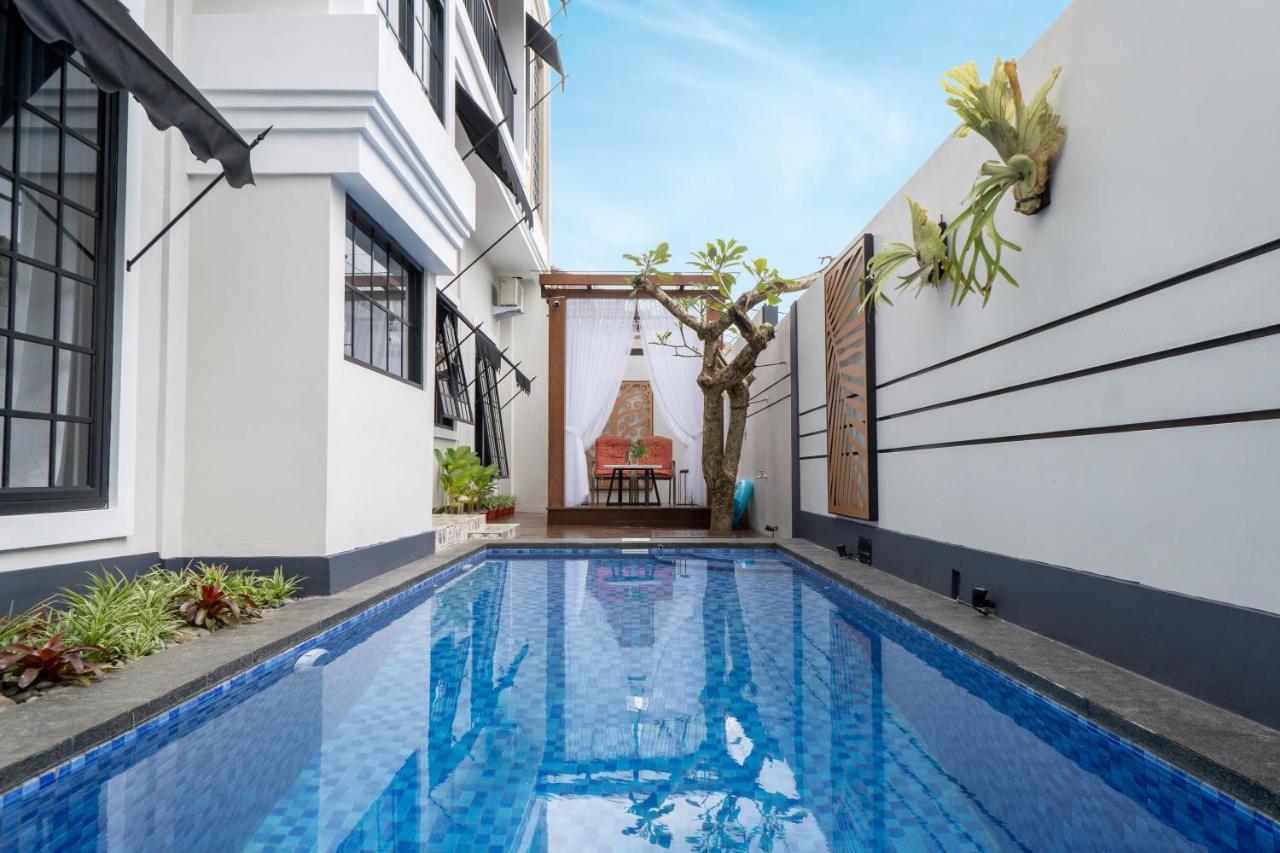 Hening Pool Villa Purwokerto Εξωτερικό φωτογραφία