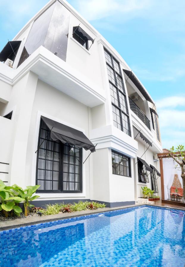 Hening Pool Villa Purwokerto Εξωτερικό φωτογραφία